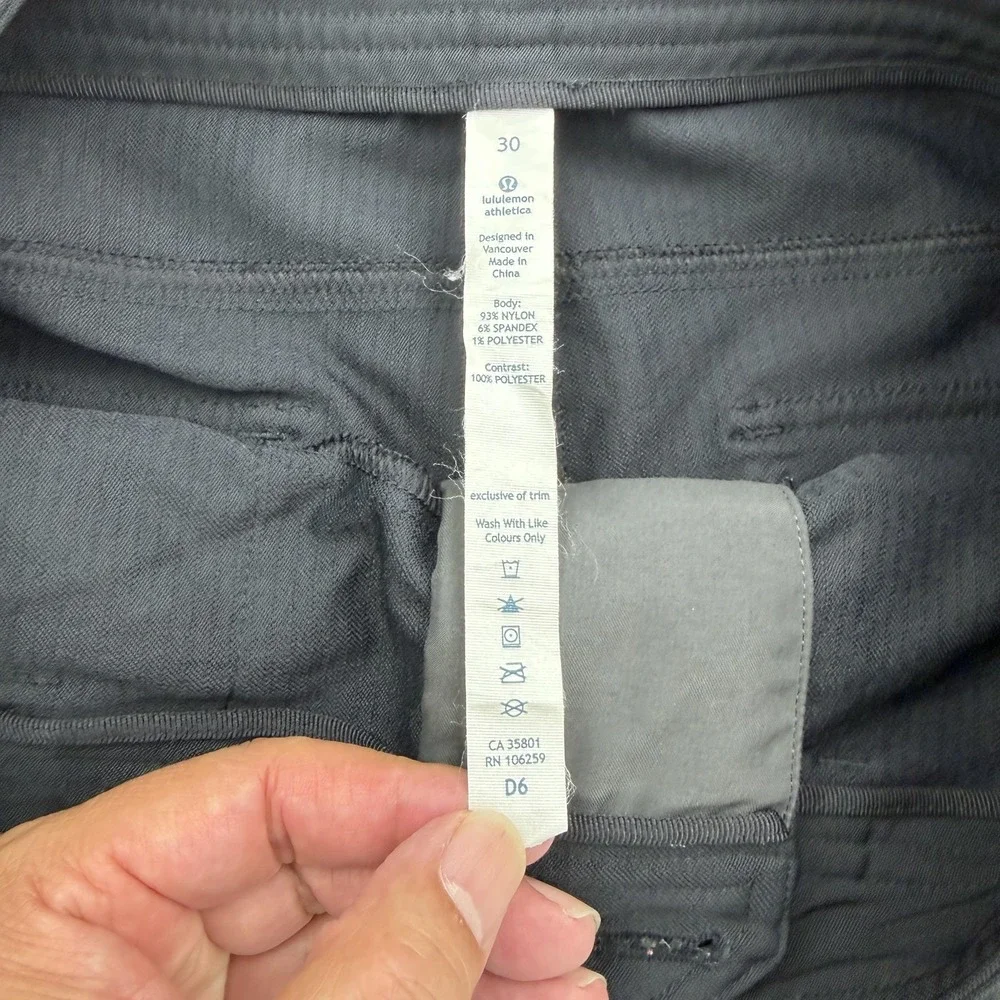 Lululemon Shorts Mens 30 Black Cargo Nylon Spandex Stretch Pockets Cadence 9